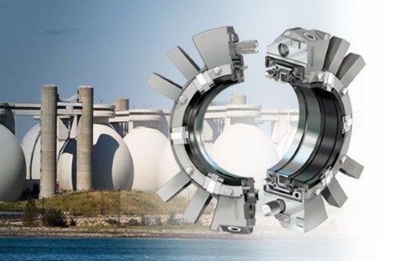 工場とパーツの写真